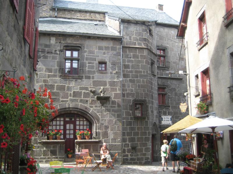 Maison dite Ancien hôpital ou Maison Tournardre, Besse-et-Saint-Anastaise
