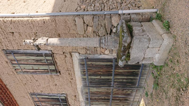 Croix sur la place, Beurières