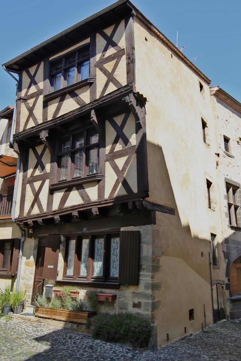 Maison à pans de bois, au nord du chevet de l'église, Billom