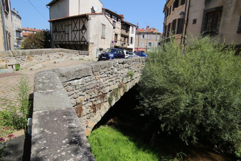 Mesure publique, maison du Poids public et pont, Billom