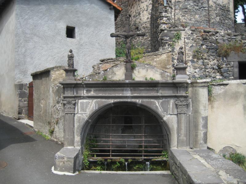 Fontaine voisine de la vieille tour, Marsat