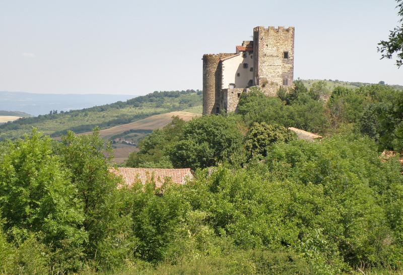 Ruines du château fort, Montaigut-le-Blanc