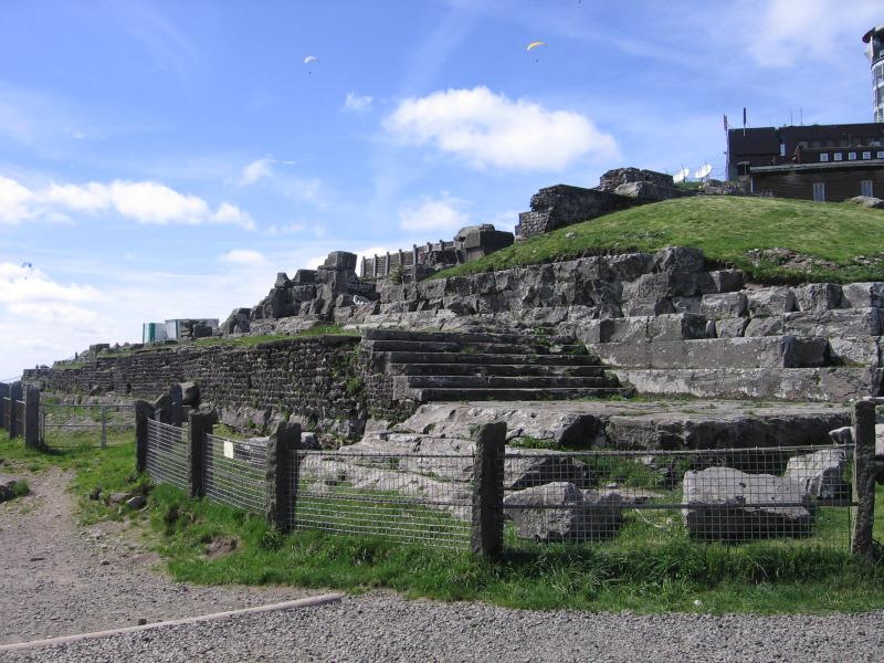 Vestiges du temple de Mercure au sommet du Puy-de-Dôme, Orcines