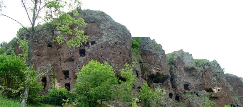 Eglise et grotte de Jonas, Saint-Pierre-Colamine