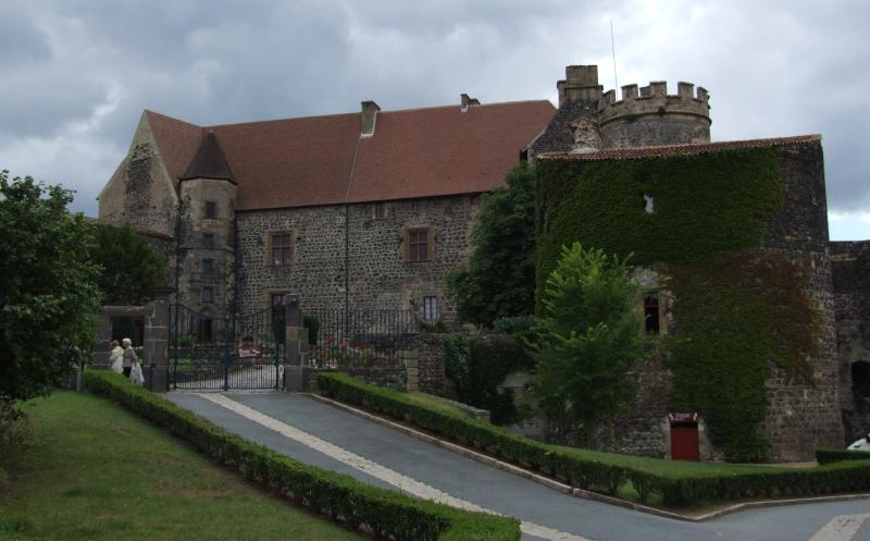 Ancien château fort, Saint-Saturnin