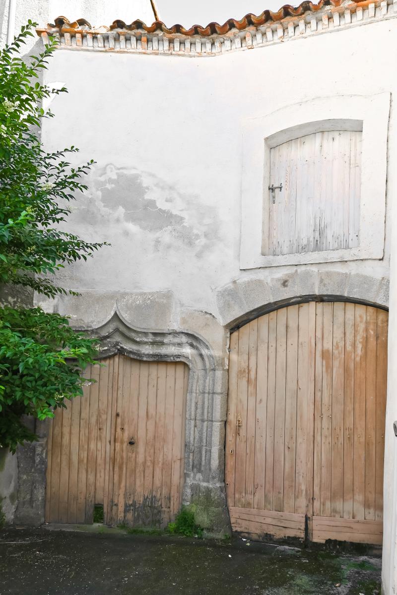 Parties subsistantes de l'ancienne église Saint-Jean-Baptiste (ou Saint-Jean l'Evangéliste), Sauxillanges