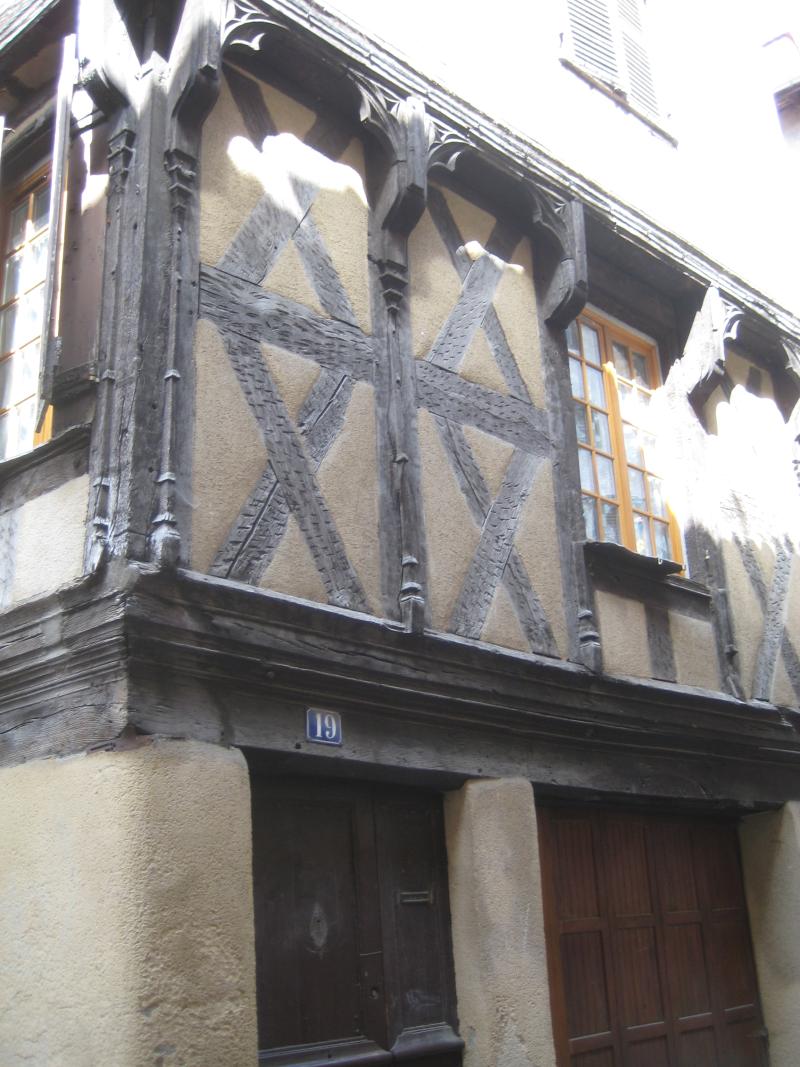 Maison d'angle à pans de bois, Thiers