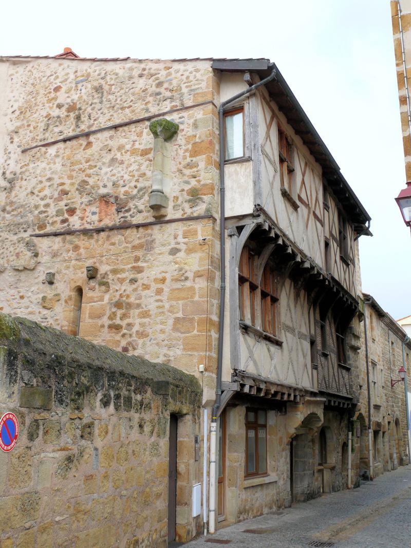 Maison en pans de bois, au nord-ouest de la place du Vieux-Marché, Vic-le-Comte
