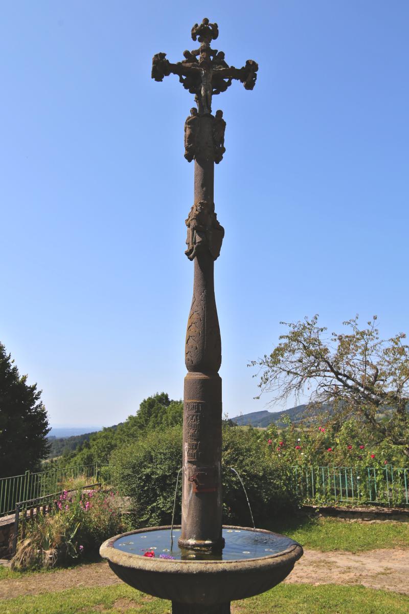 Croix en pierre du 16e siècle, Vollore-Ville