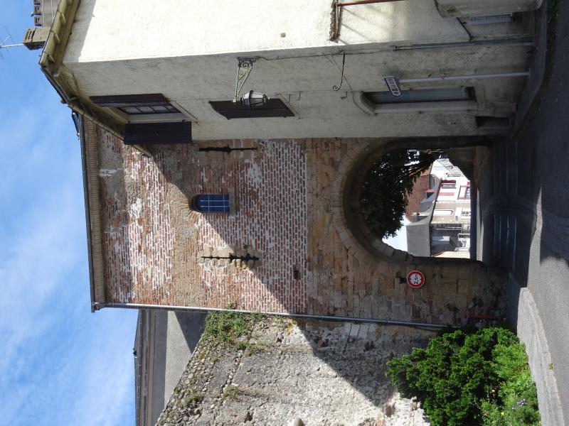 Porte monumentale, Lescar