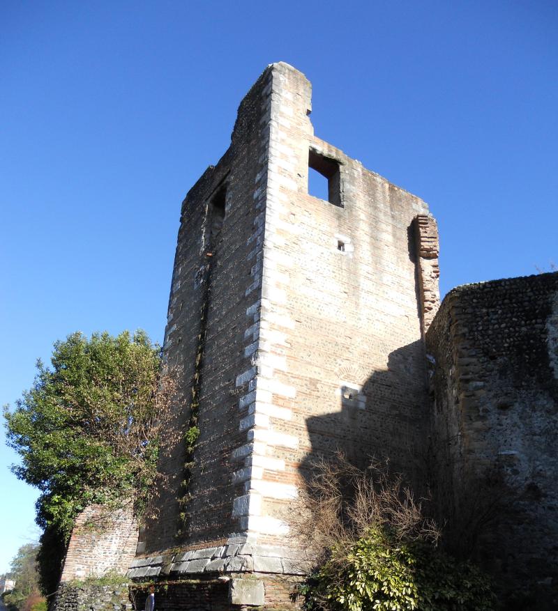 Restes de la tour de l'Esquirette, Lescar