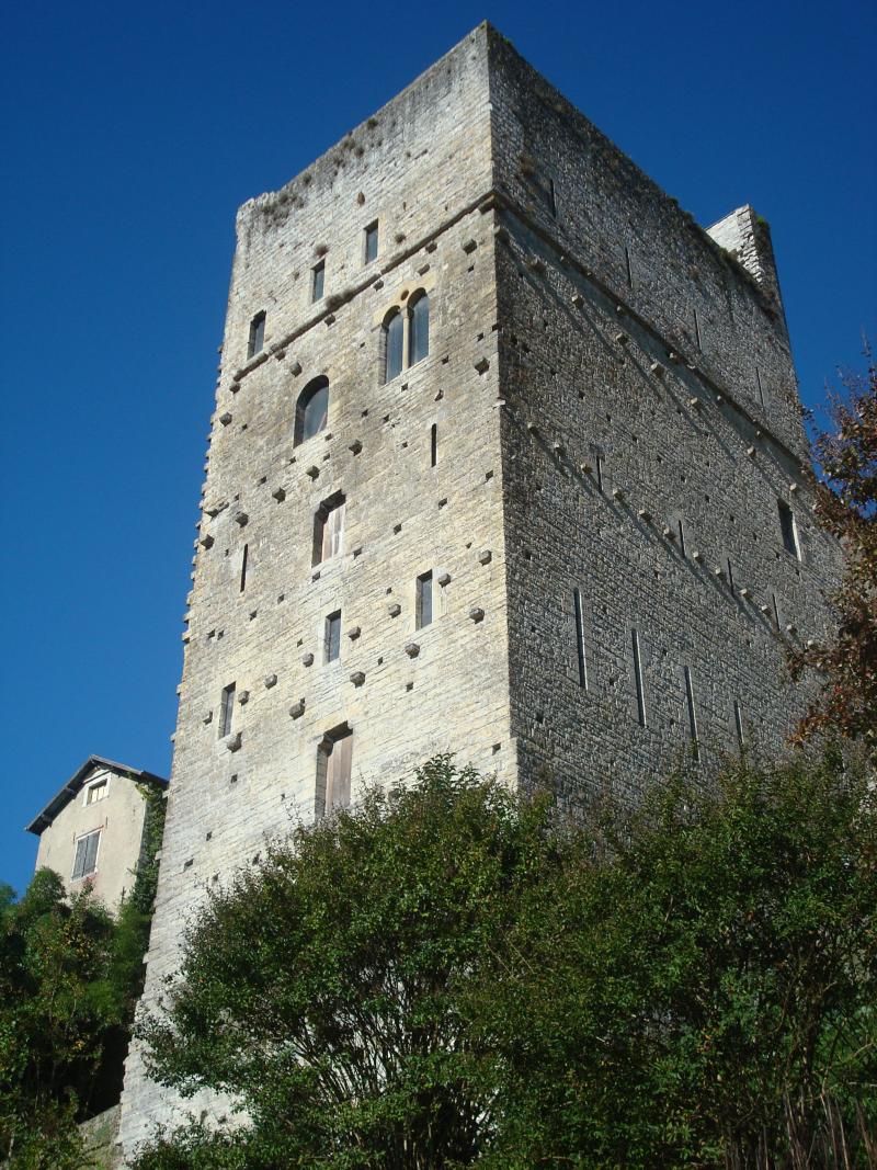 Restes du château de Montréal, Sauveterre-de-Béarn