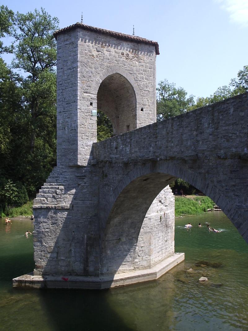 Vestiges d'un ancien pont, Sauveterre-de-Béarn