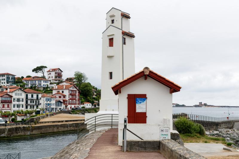 Feu aval d'alignement du port, Saint-Jean-de-Luz
