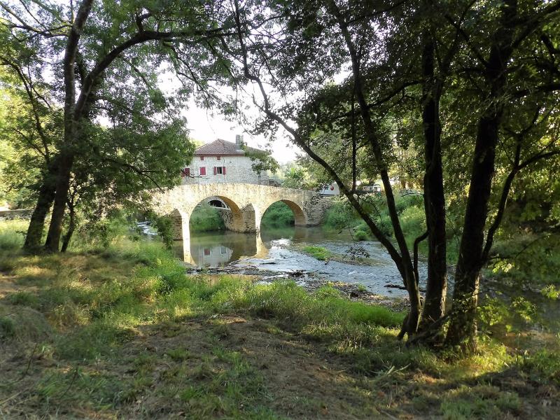 Pont ancien et Moulin de Heugas situés sur le Lihoury, Bidache