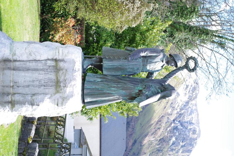 Monument aux morts de la guerre 1914-1918, situé près de la Mairie, Bielle
