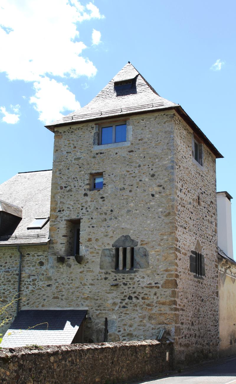 Vestiges de la tour, Aucun