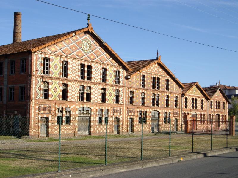 Usine blanche et usine rouge Oustau, Aureilhan