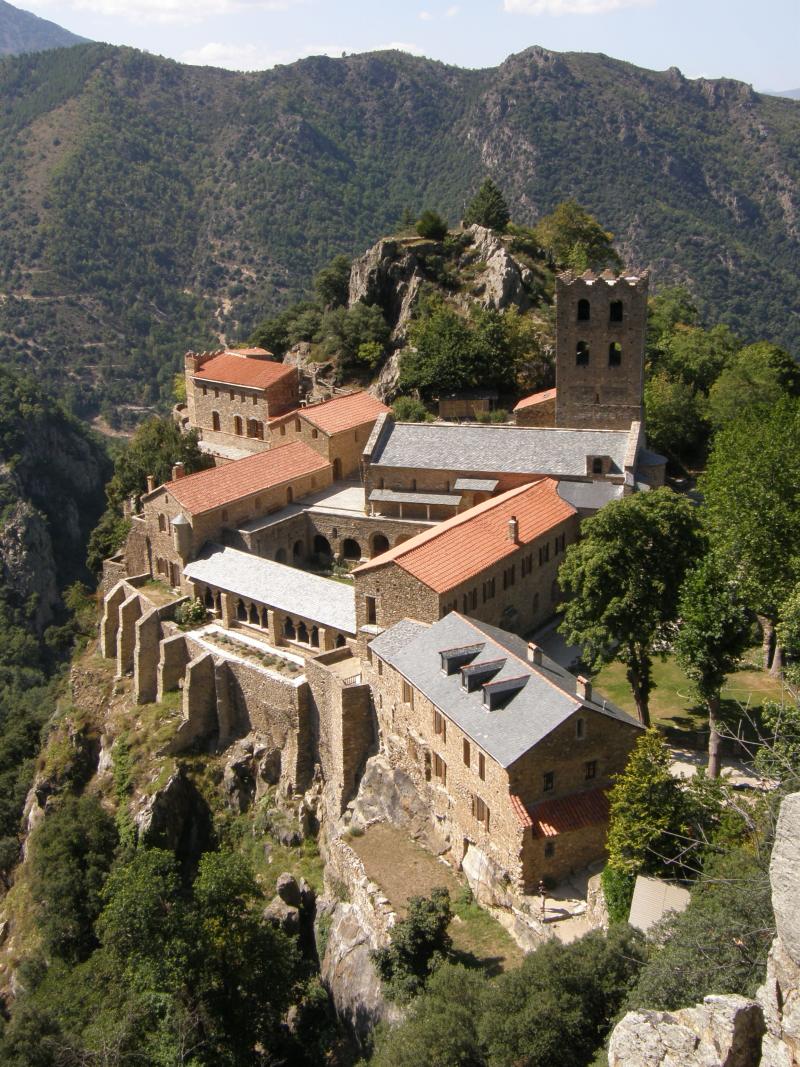 Abbaye de Saint-Martin du Canigou, Casteil
