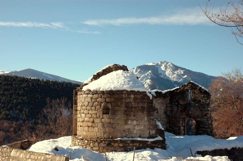 Vestiges de l'ancienne église Saint-Pierre, Fillols