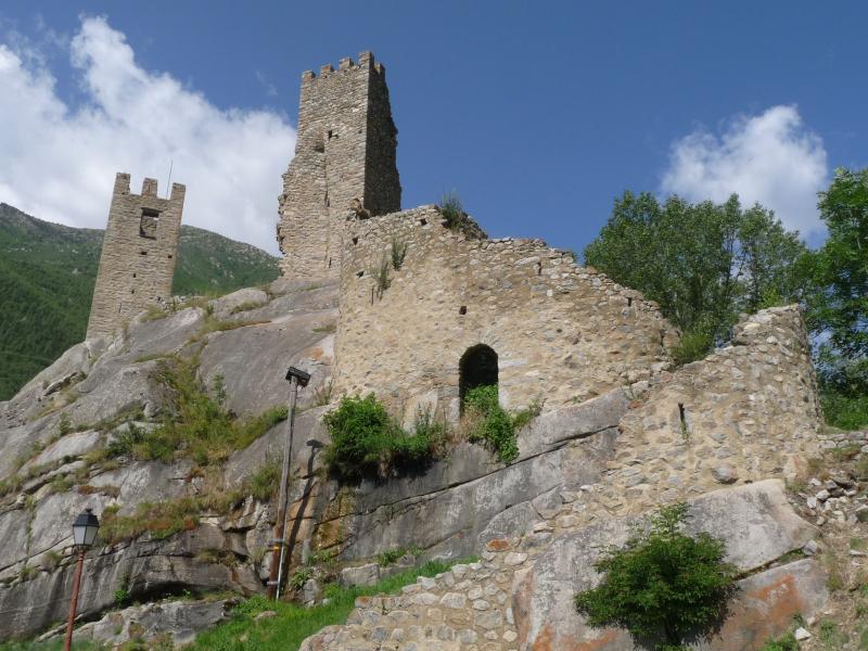 Restes de l'ancien château féodal de Carol, Porta