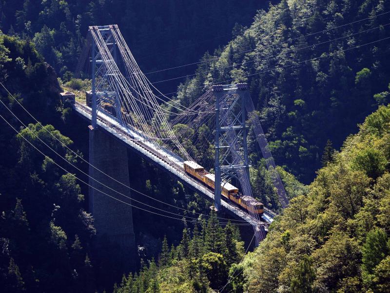 Pont Gisclard et stèle commémorative, Sauto