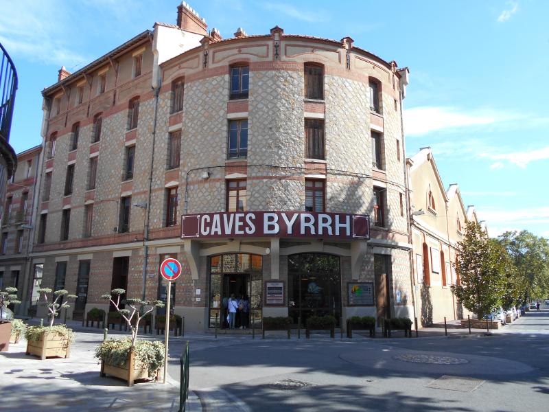Annexes 3, 7 et 7 bis des caves Byrrh, Thuir
