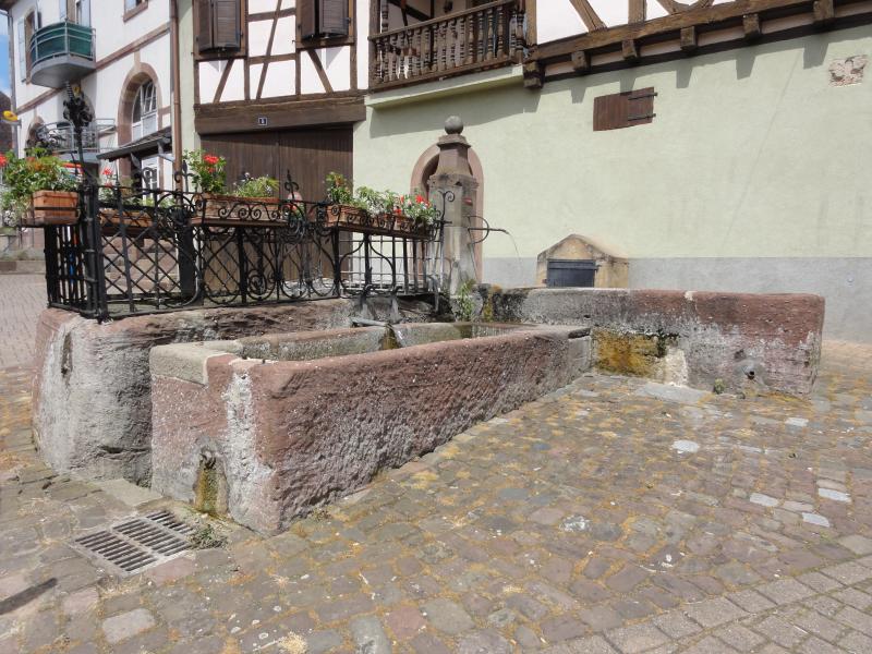 Fontaine près de la mairie, Westhoffen
