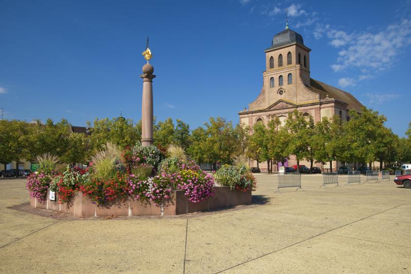 Place d'Armes Général-de-Gaulle (anciennement Place Centrale)
