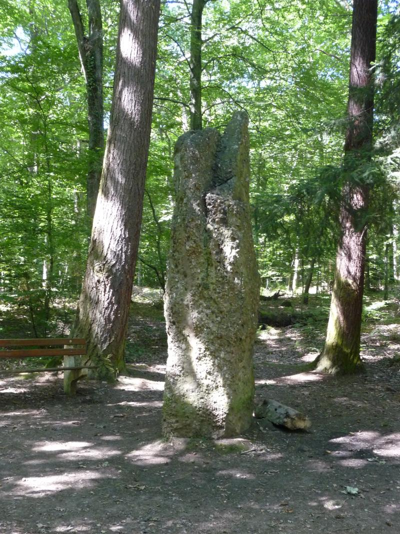 Menhir dit Langenstein, près du cimetière roumain
