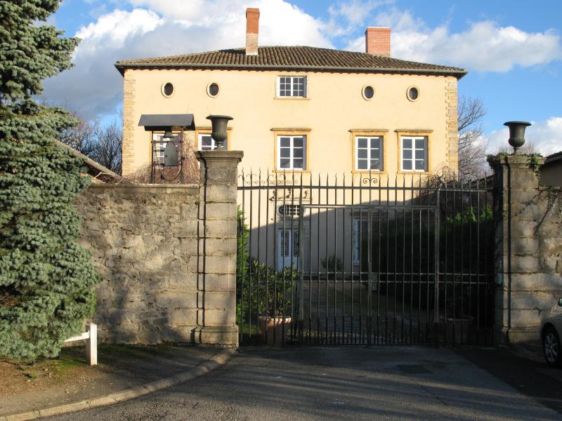 Château de Lumagne, Saint-Genis-Laval