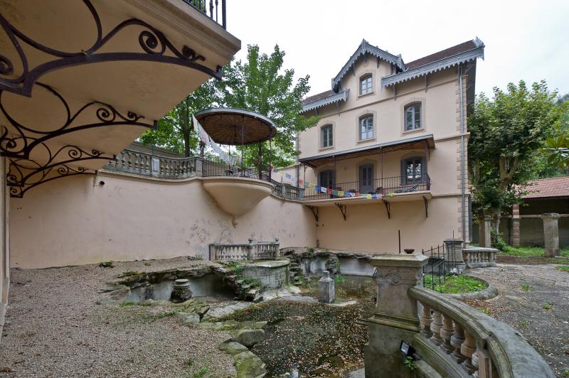 Edifice et parc l'entourant, dénommés Le Lac enchanté, Vernaison