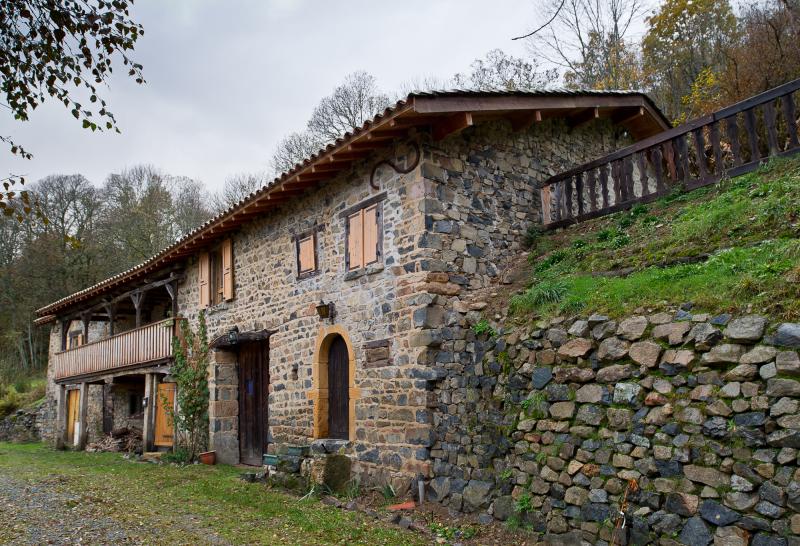 Ferme, située au bourg, Vernay