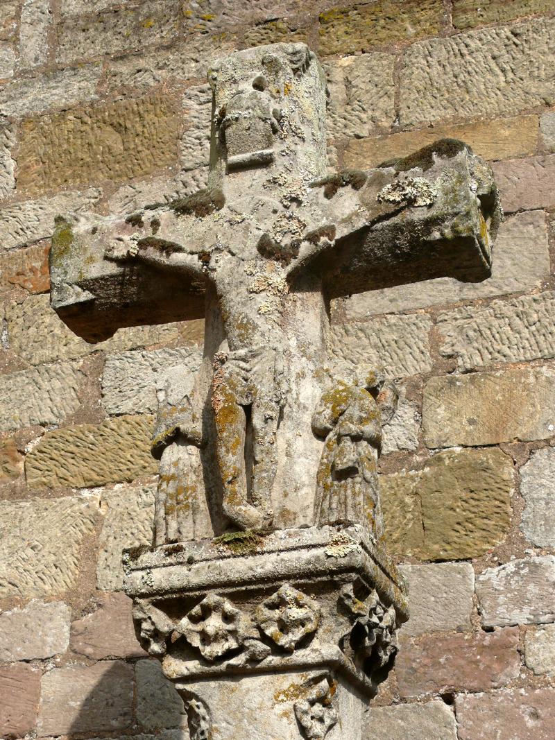 Croix de cimetière sise contre le mur du transept sud de l'église, Conflans-sur-Lanterne