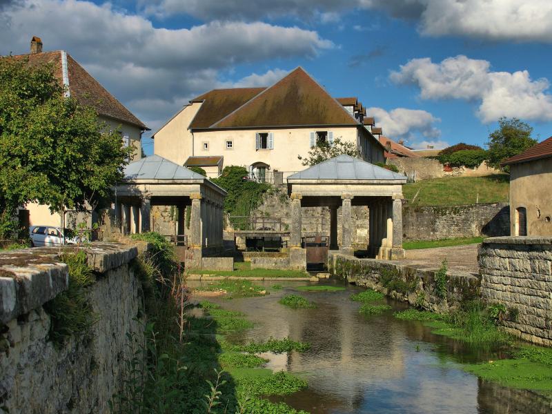 Fontaine et les lavoirs, Étuz