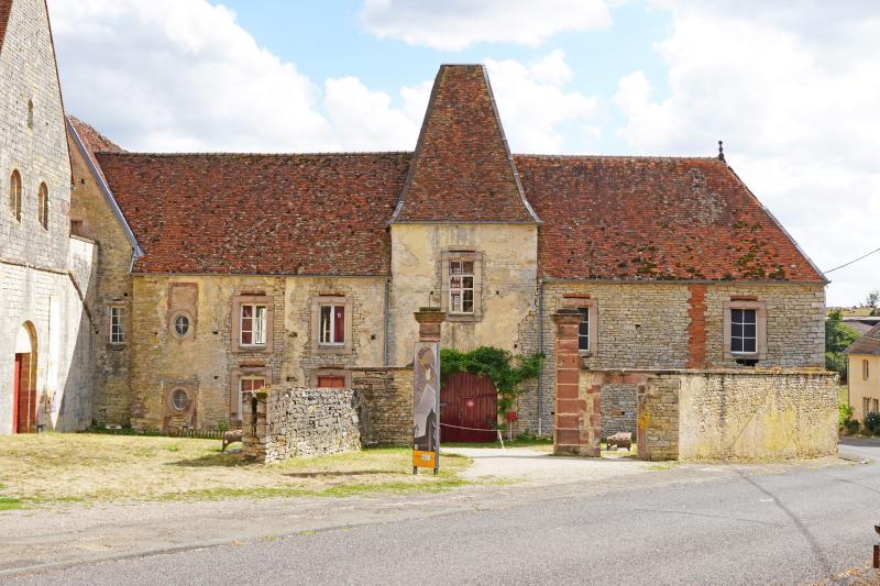 Ancienne église prieurale Sainte-Marie-Madeleine, Marast