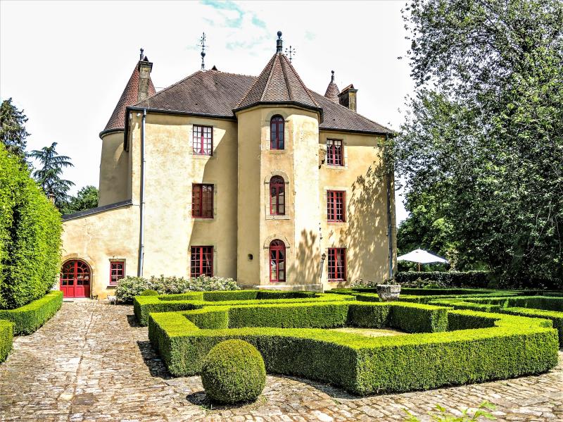 Château, Ouge