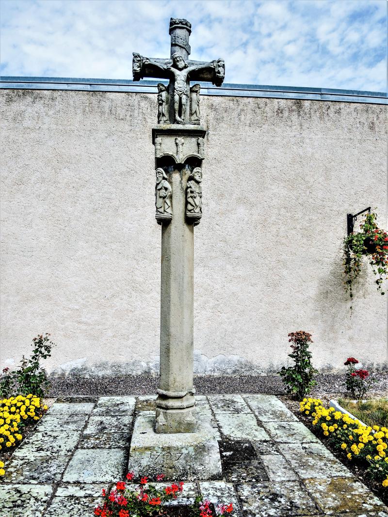 Croix monumentale, La Longine
