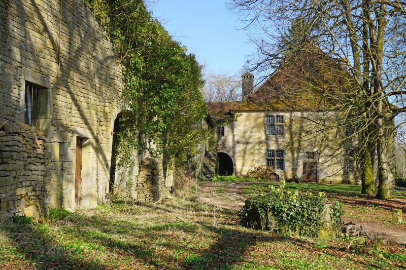 Château de Montjustin, Montjustin-et-Velotte