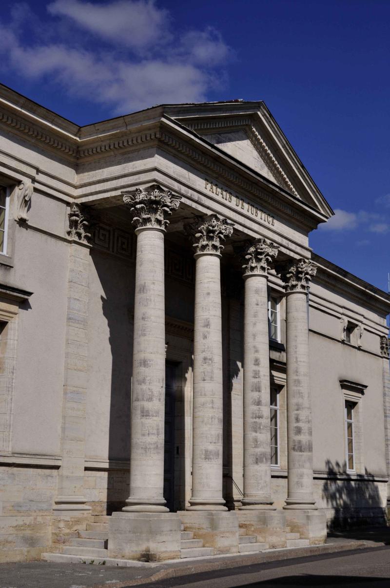 Palais de Justice, Gray