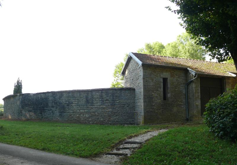 Fontaine-lavoir et cimetière, Pennesières