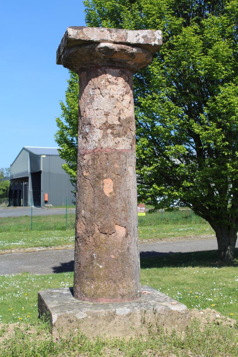 Borne-colonne, Brienne