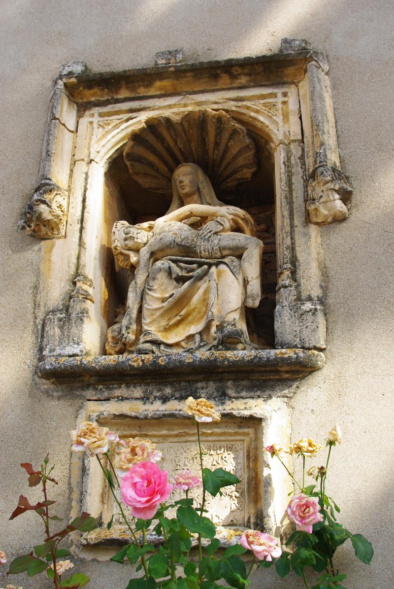 Niche abritant une Pietà, Burgy