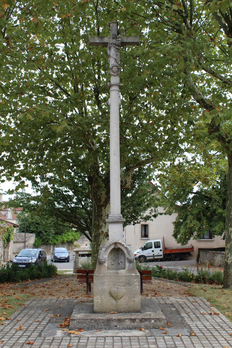 Croix de Saint-Julien-de-Sennecey, Sennecey-le-Grand