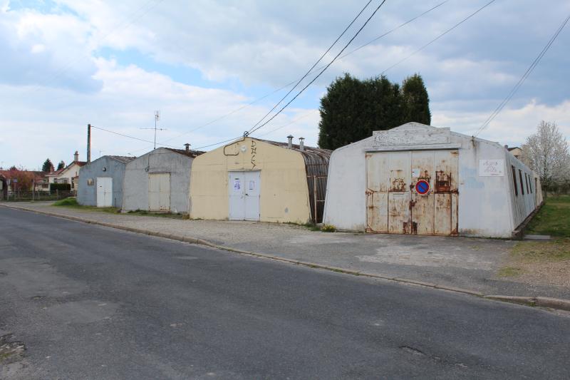 Pavillons Fillod ou préfabriqués de type "parois inclinées", Gueugnon