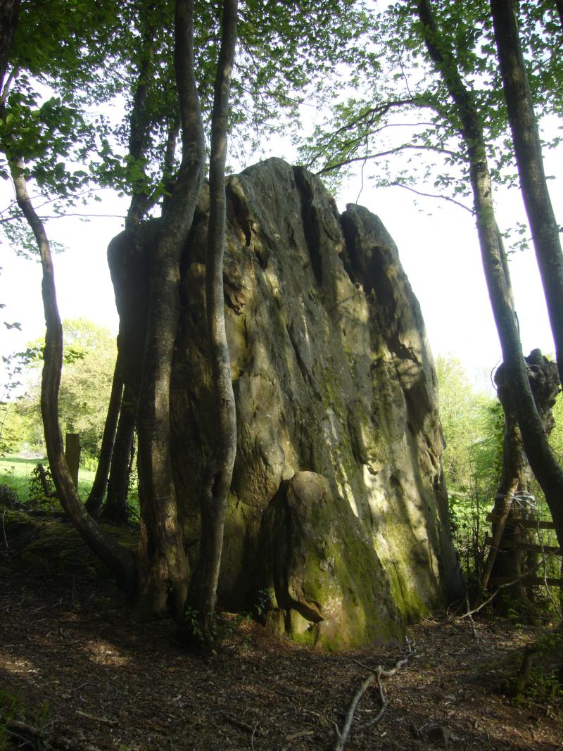 Menhir de Courtevrais, Nogent-le-Bernard
