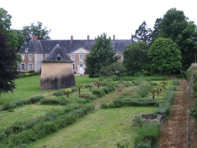 Abbaye des Prémontrés (ancienne) , actuellement château du Perray-Neuf, Précigné