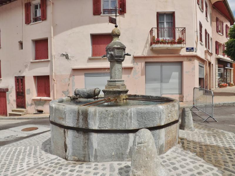 Fontaine en granit, Modane