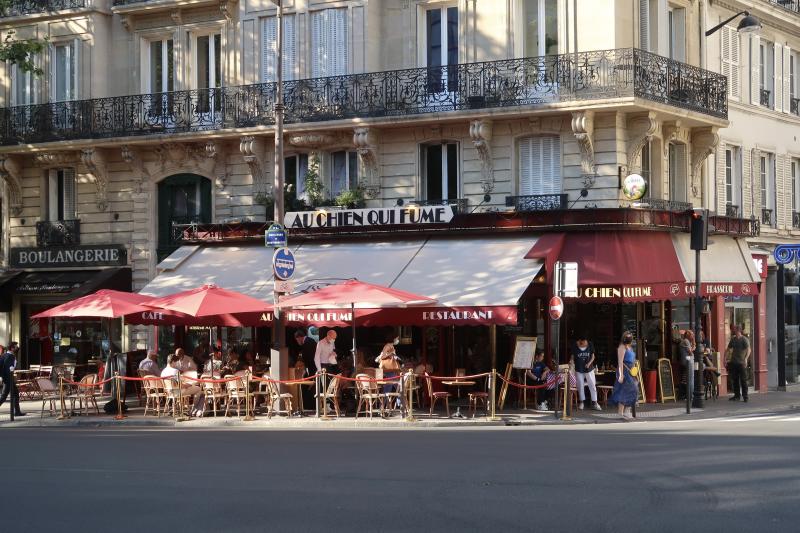 Bar-restaurant Au chien qui fume, Paris 1er