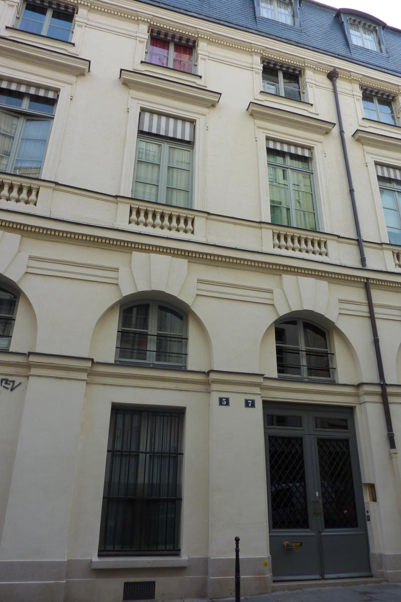 Immeuble en bordure du Palais-Royal, Paris 1er